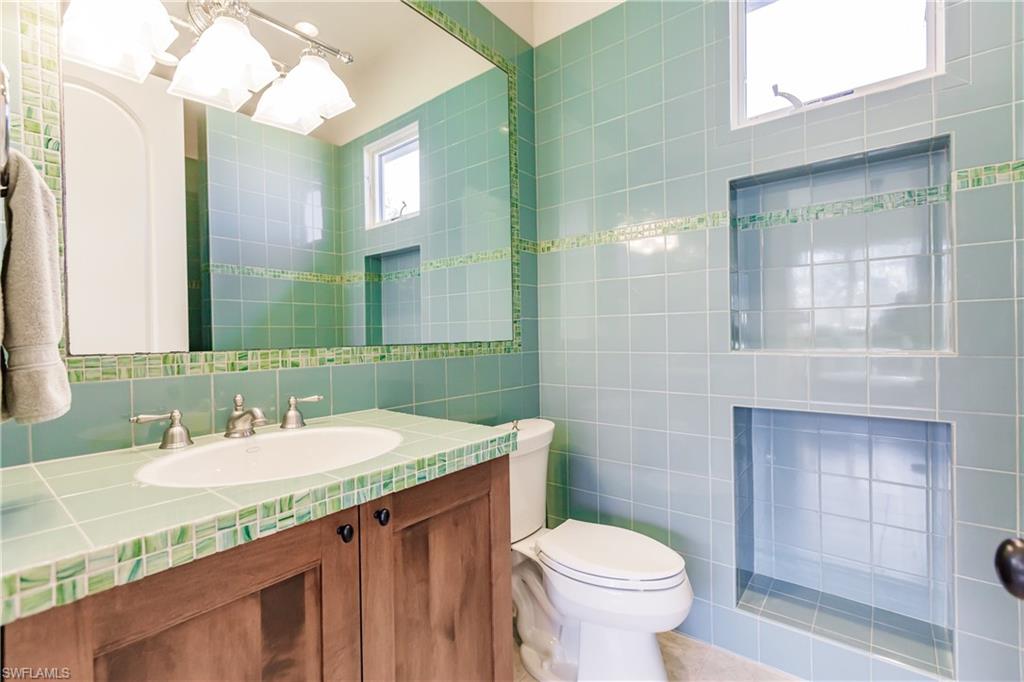 Private Guest Bedroom #4-Ensuite Bath