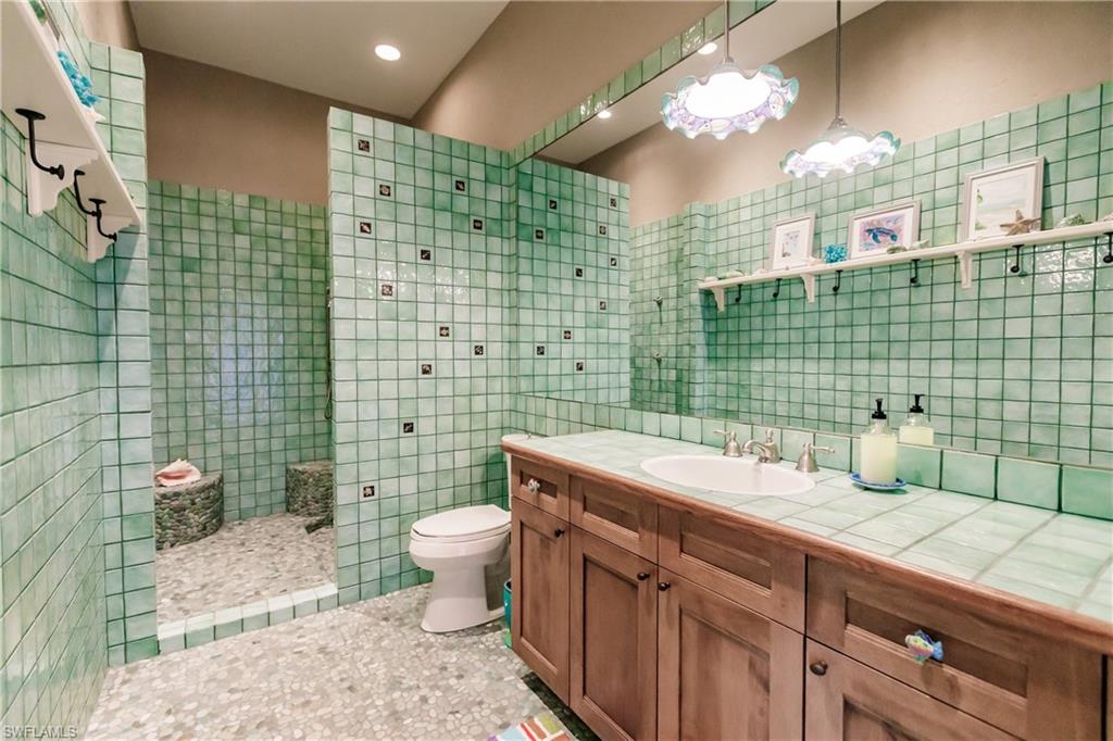Guest Bedroom #2-Ensuite Bath