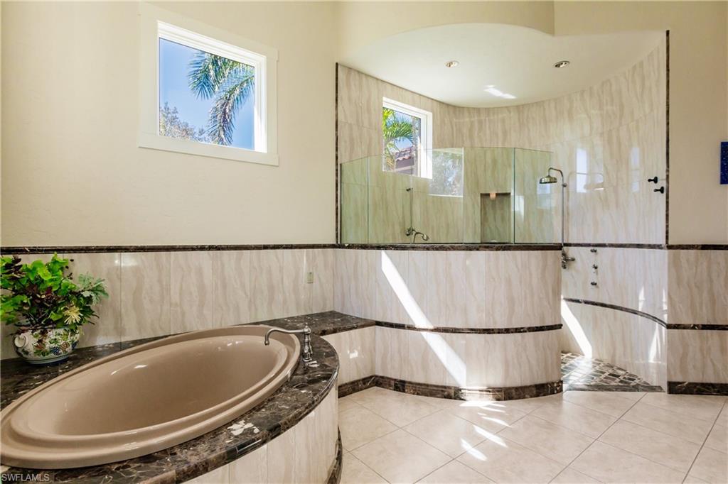 Luxurious Master Bath with Soaking Tub & Walk-in Shower