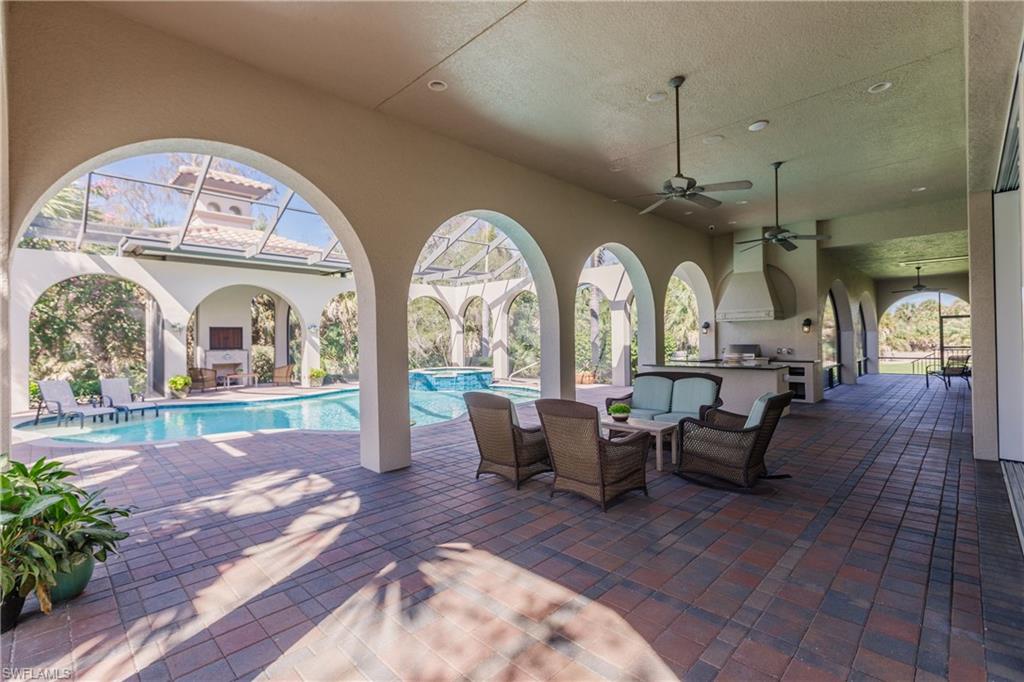 Lanai Sitting Area & Outdoor Kitchen