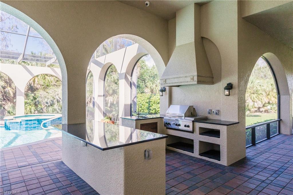 Outdoor Kitchen & Wet Bar