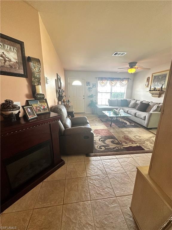 Living area with ceiling fan