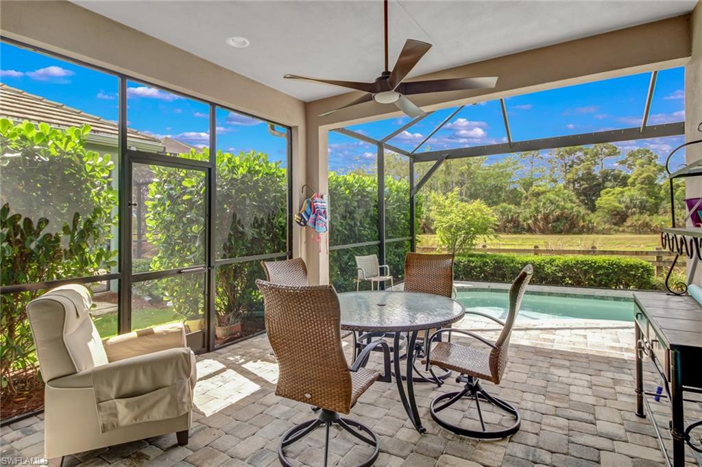 Sunroom / solarium with ceiling fan