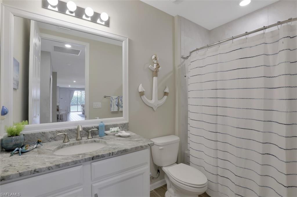2nd Bathroom, Tub and Shower