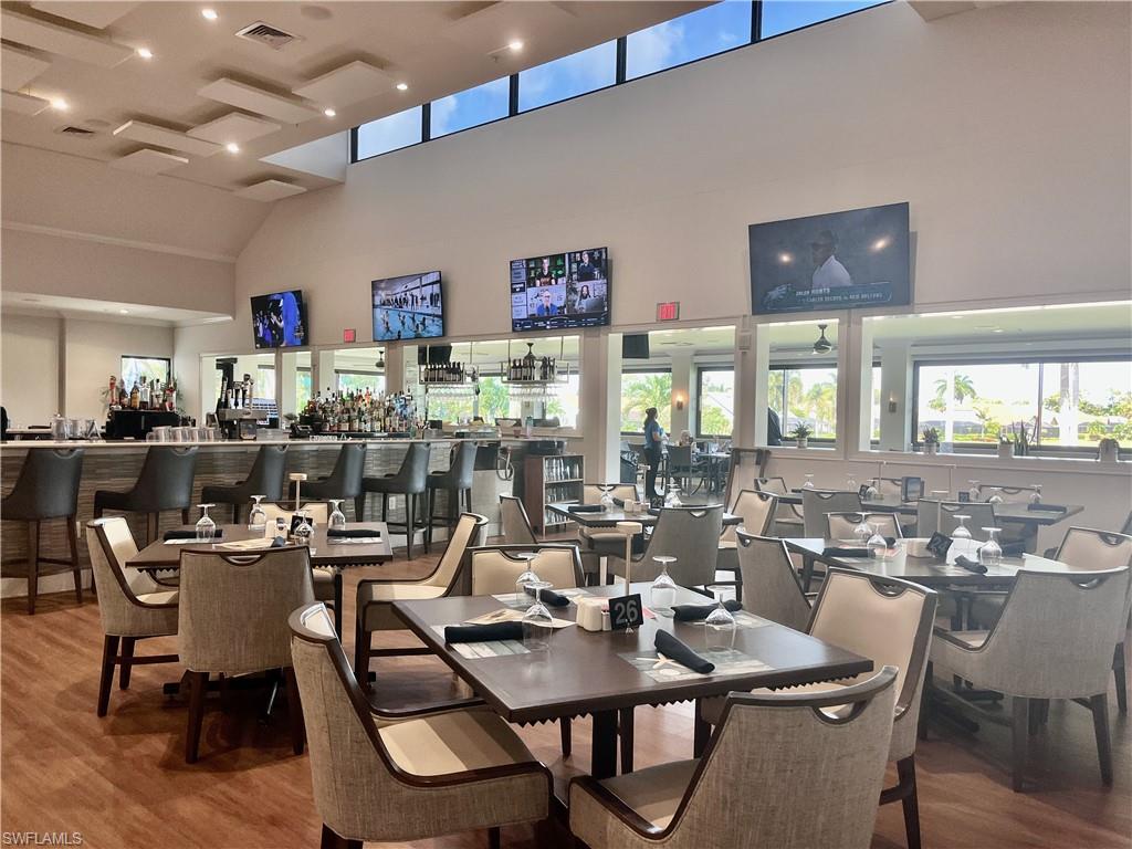 Restaurant and bar area in Royal Wood Clubhouse