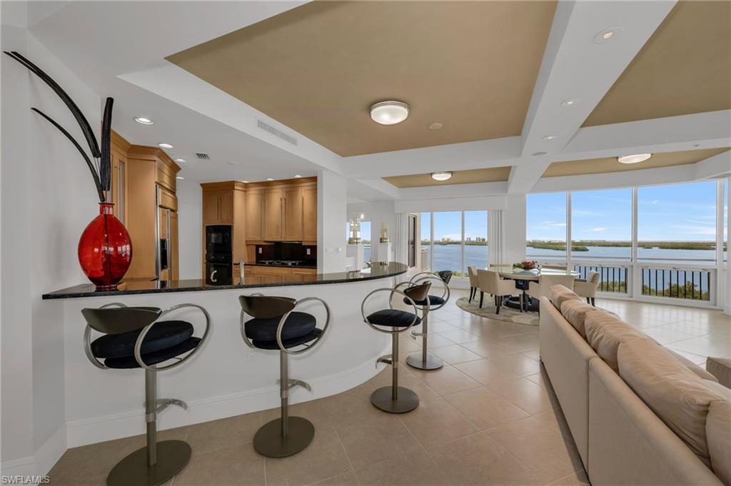 Breakfast Bar - Kitchen - Dining Room