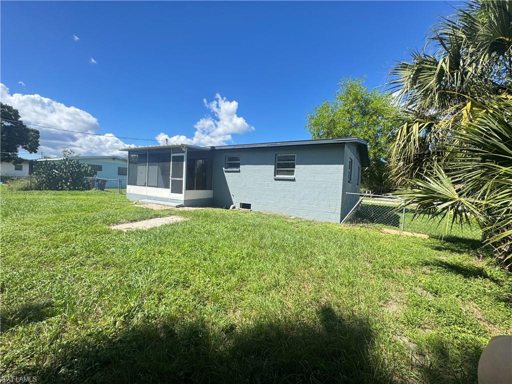 4976 Howard ST photo 17