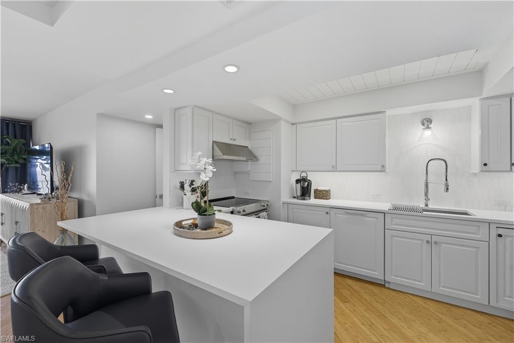 3443 Gulf Shore BLVD N 711