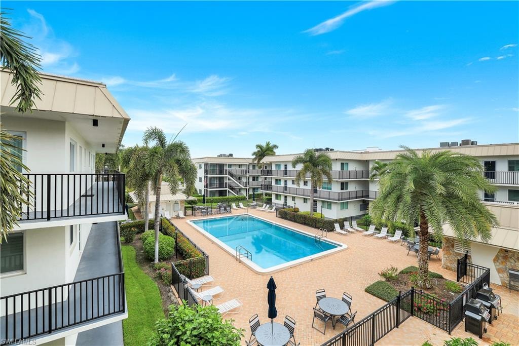 Welcome to Central Gardens, ideal location for your downtown Naples lifestyle