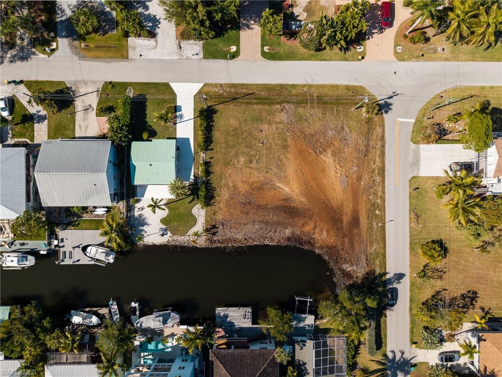 Aerial view of property and surrounding area with a large body of water