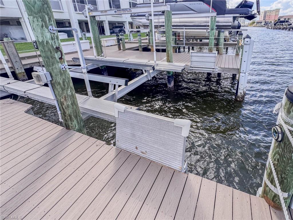 FOLDING ALUMINUM PLATFORM FOR ADDITIONAL BOAT ACCESS
