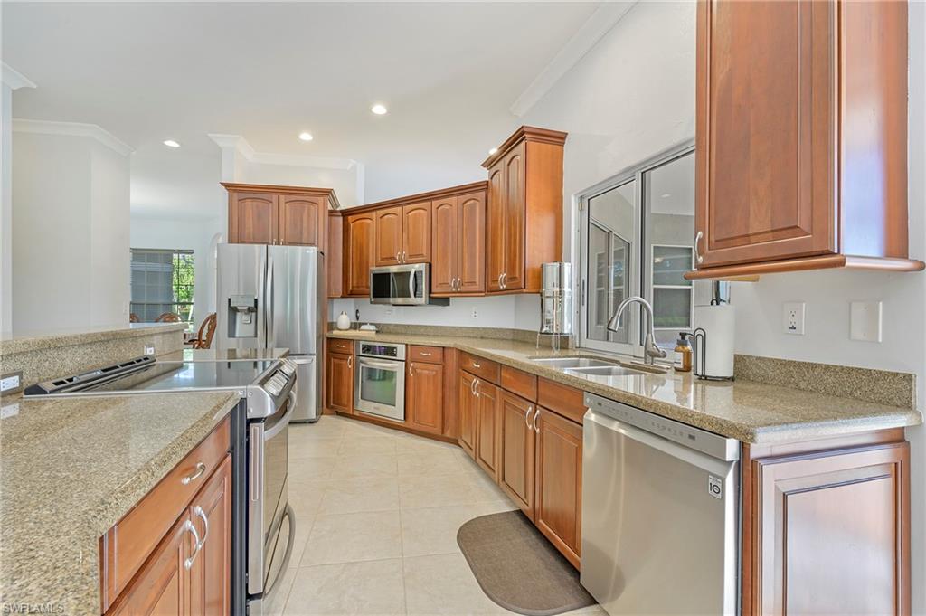 300 Wentworth CT photo 23