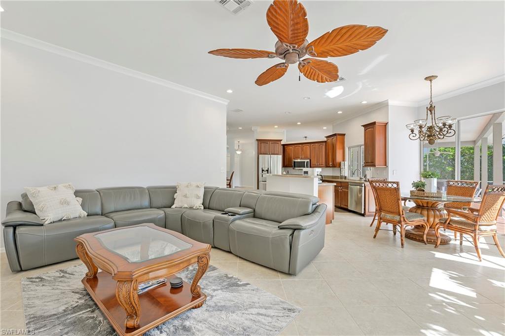 300 Wentworth CT photo 27