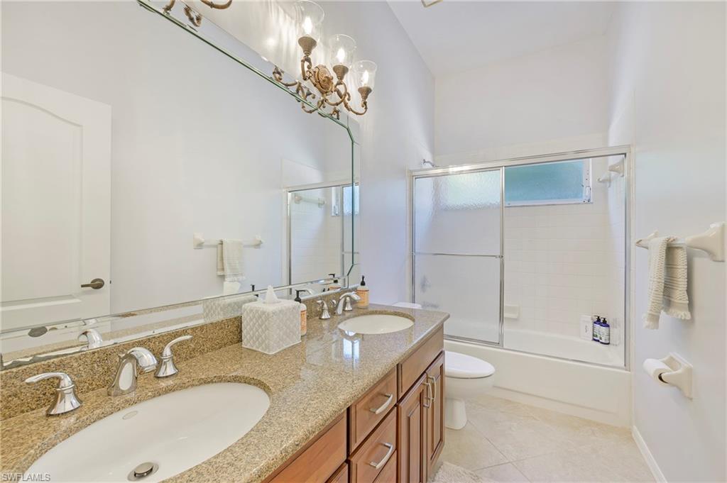 300 Wentworth CT photo 16
