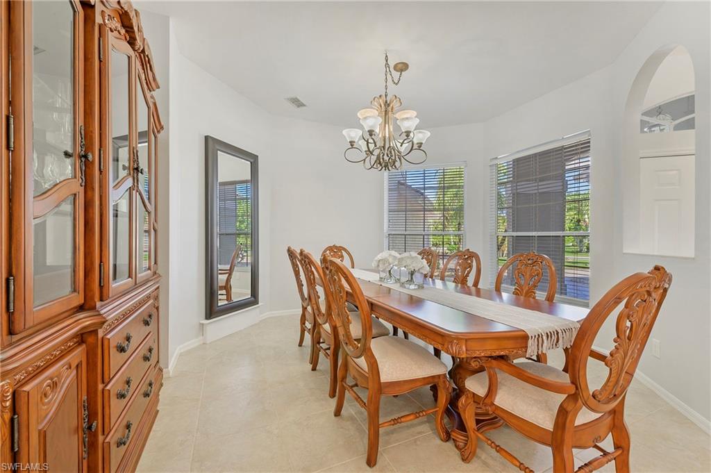 300 Wentworth CT photo 20