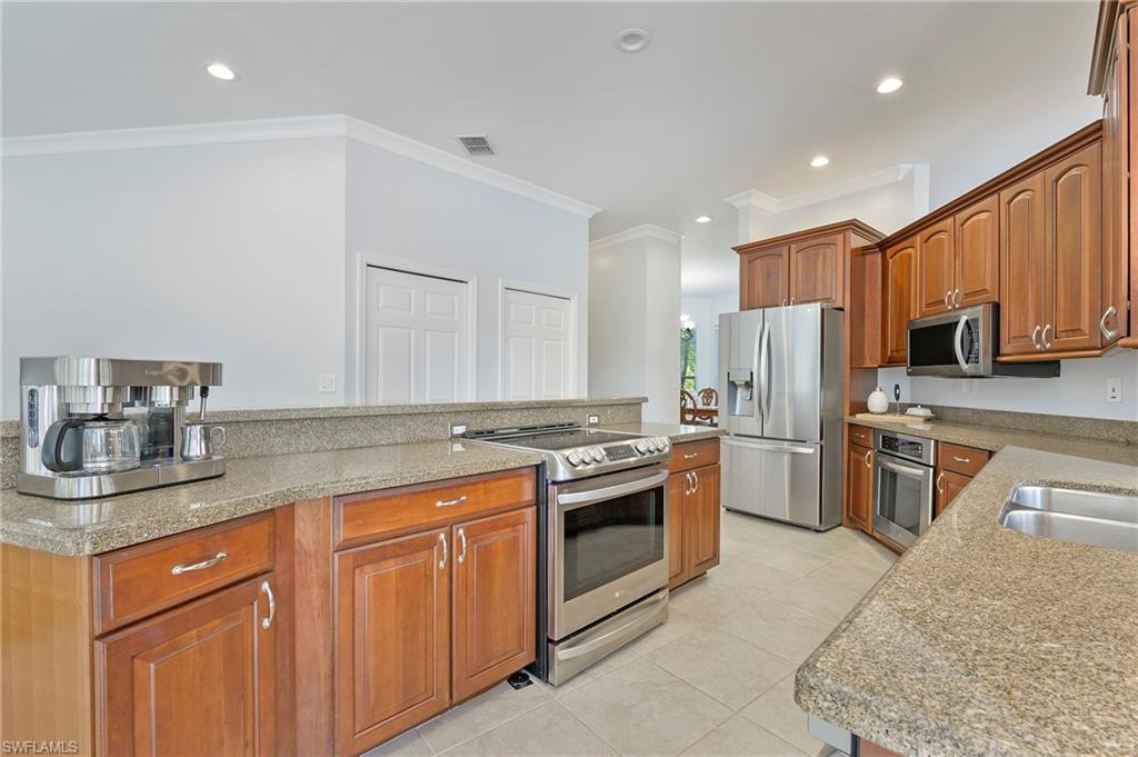 300 Wentworth CT photo 24