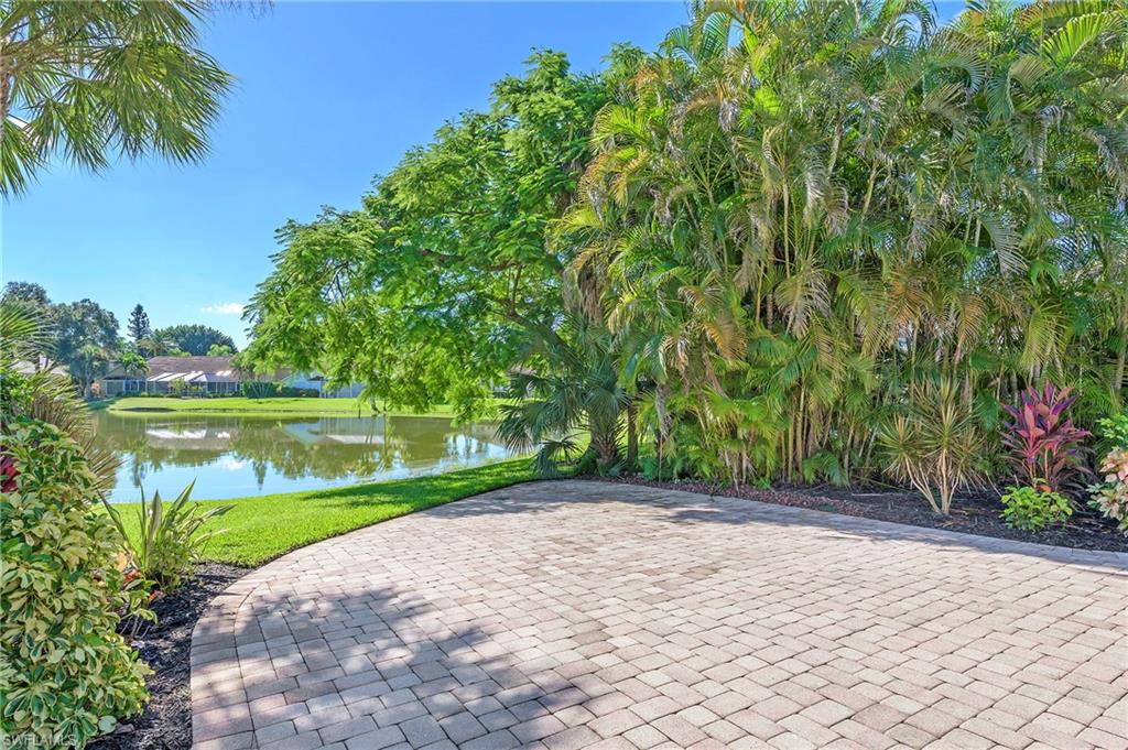 300 Wentworth CT photo 30