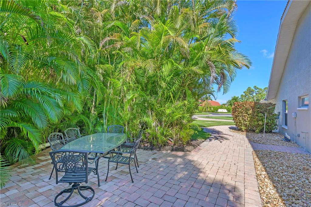 300 Wentworth CT photo 31