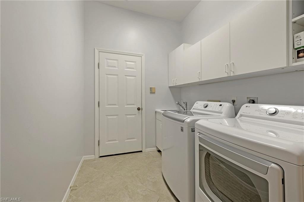 300 Wentworth CT photo 29