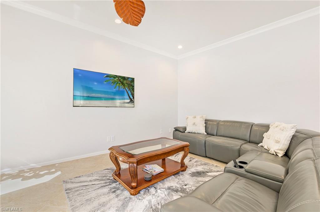 300 Wentworth CT photo 25