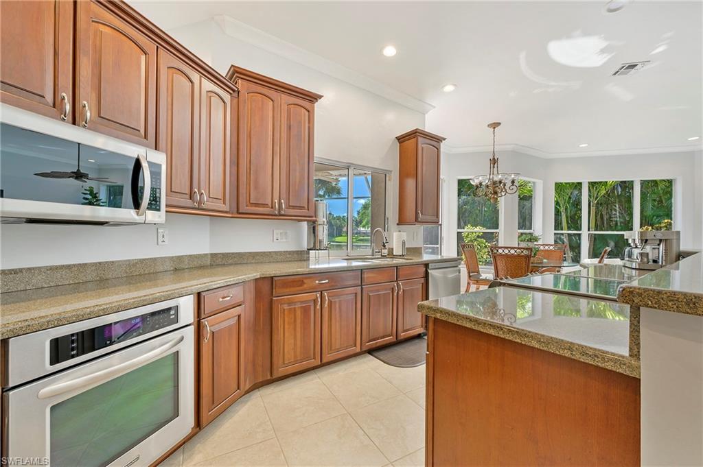 300 Wentworth CT photo 21