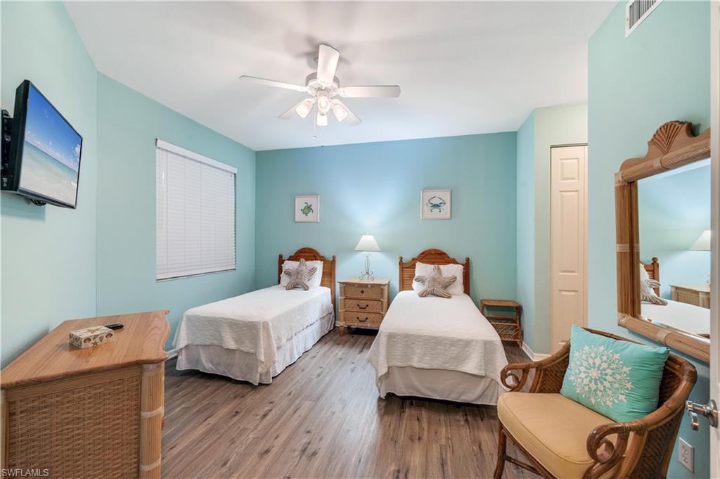 THIS BEDROOM HAS A QUEEN BED, NOT TWINS