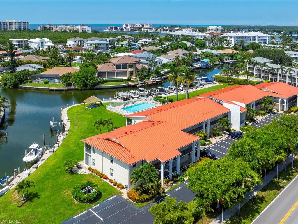 Bird's eye view of apartment complex / building and a large body of water