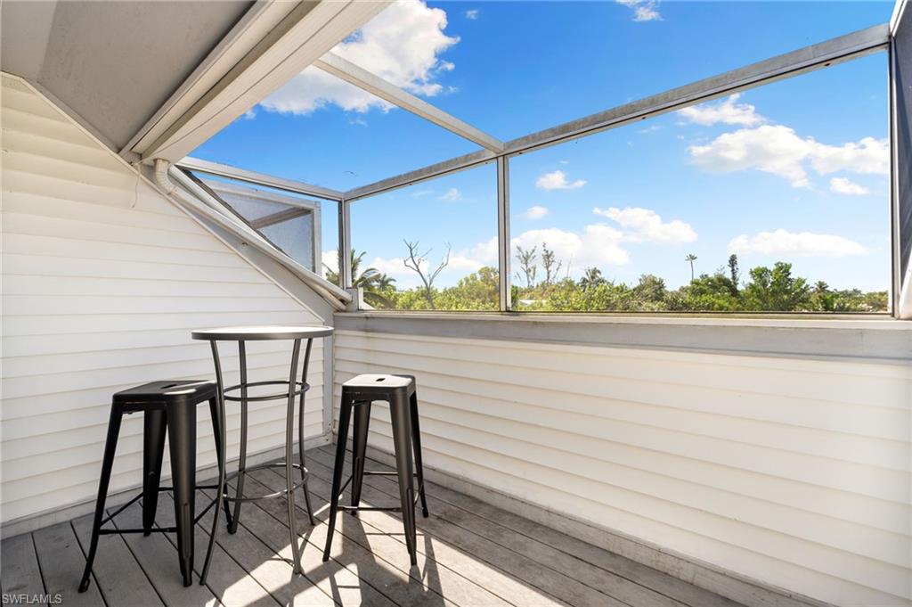 1039 Beach RD 104 photo 25