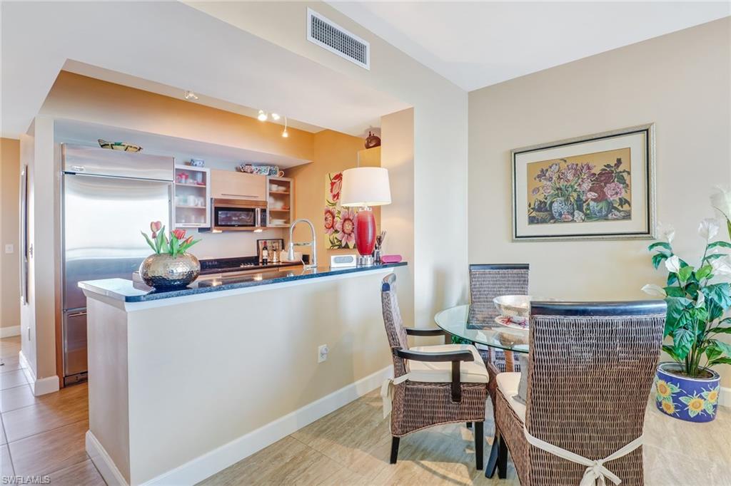 3000 Oasis Grand BLVD 3006 photo 8