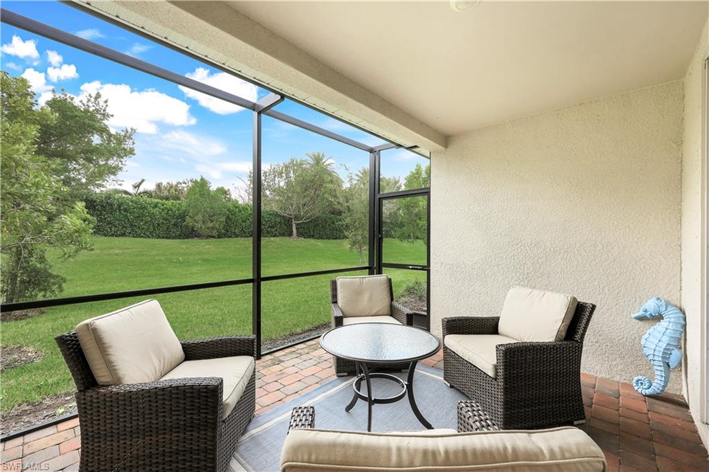 Sunroom / solarium featuring outdoor lounge area