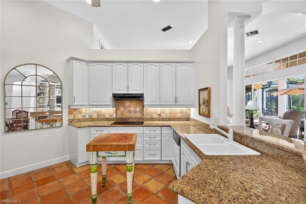 556 Eagle Creek DR photo 30