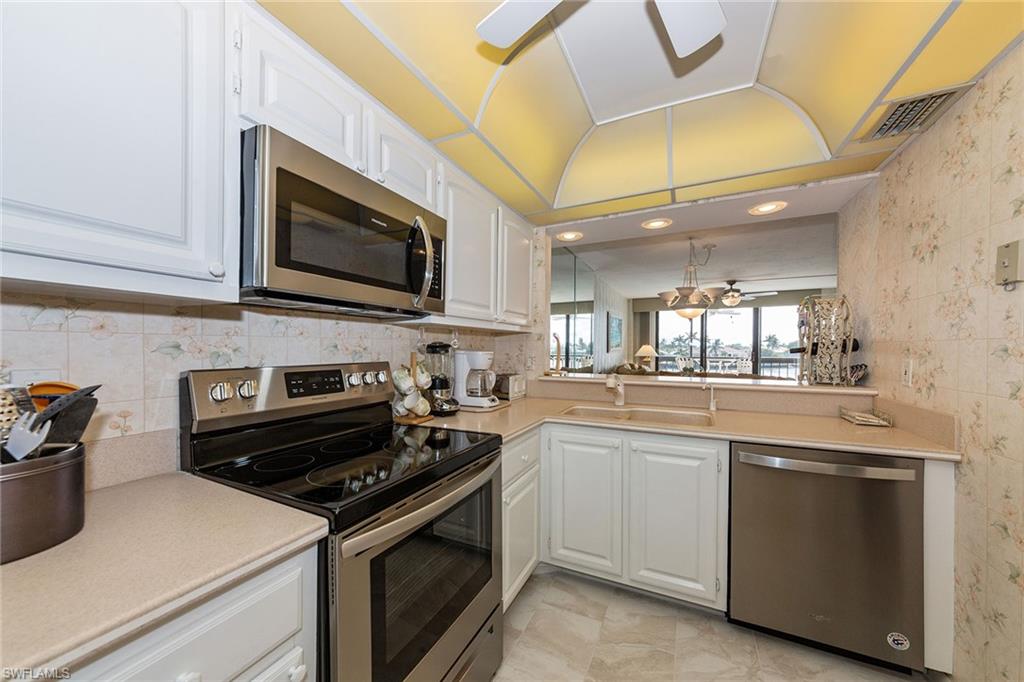 591 Seaview CT A-306 photo 7
