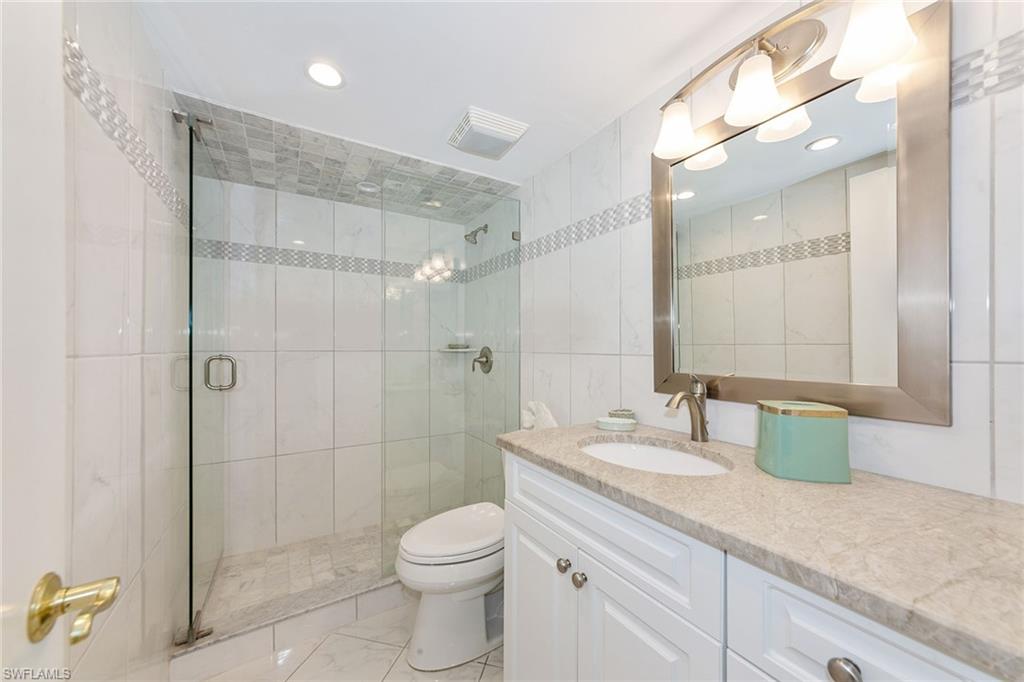 591 Seaview CT A-306 photo 10