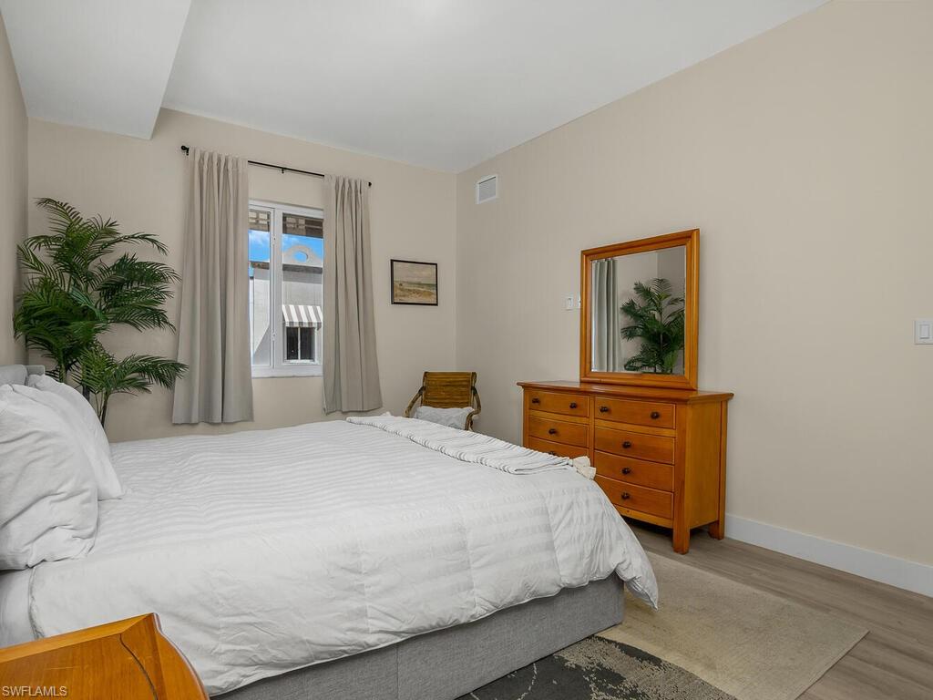 Additional views of the primary bedroom