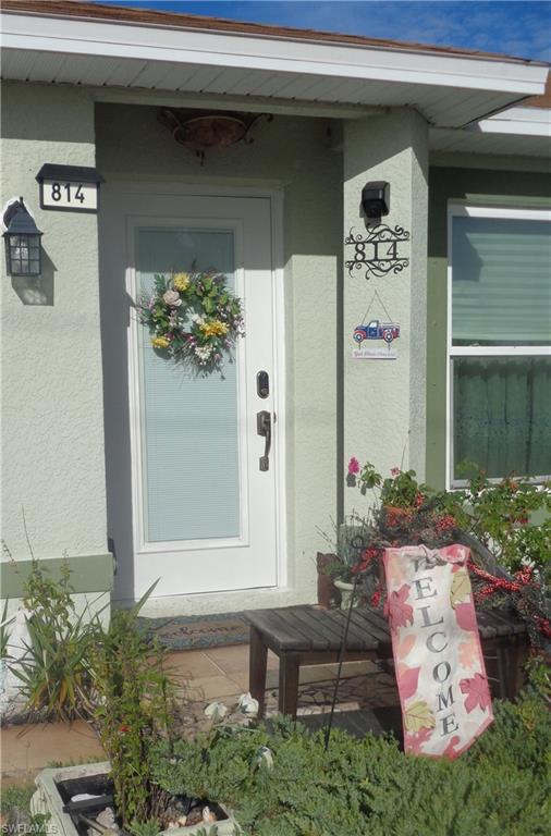 Property entrance. Front door with glass opening
