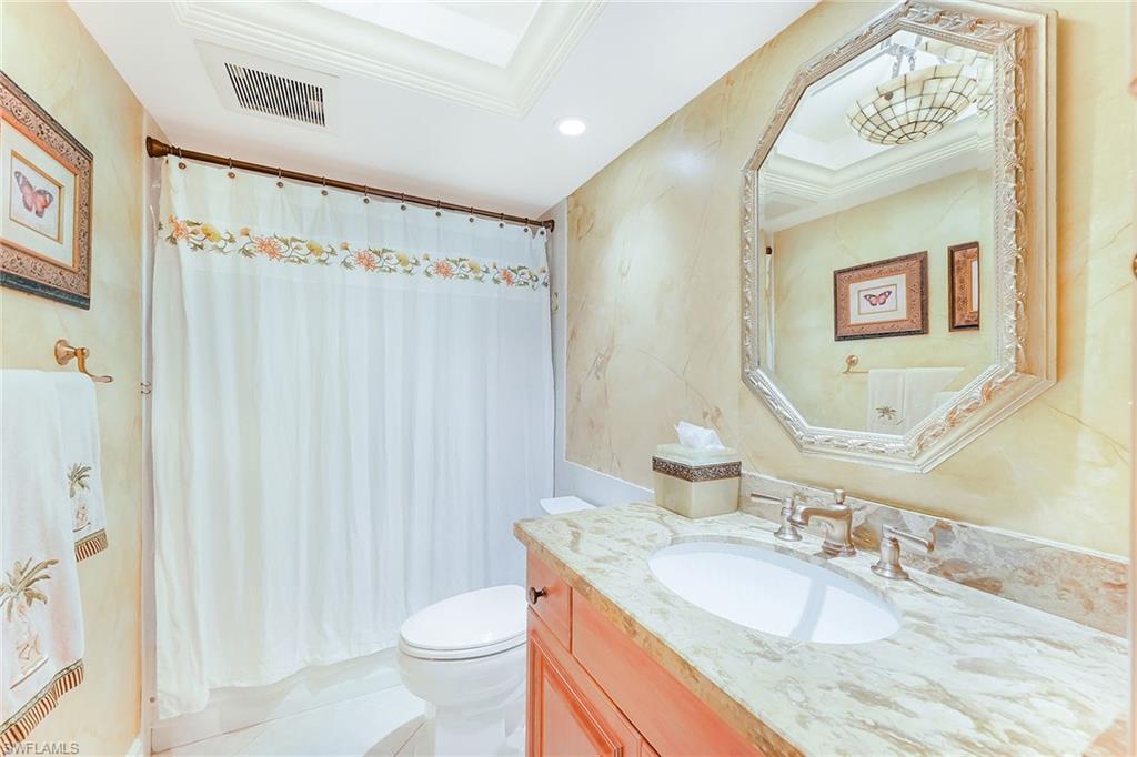 Second bathroom with shower/tub combination