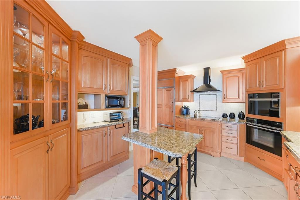 Kitchen with small island