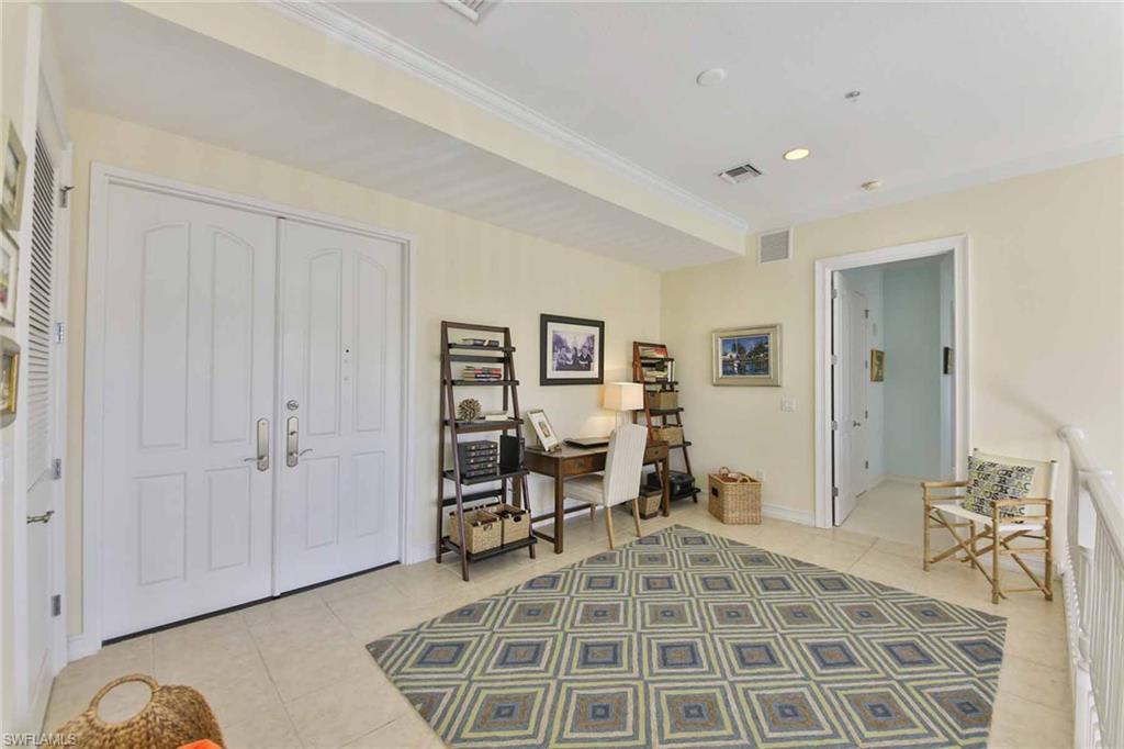 Loft/Den w/ 2nd private secured entry