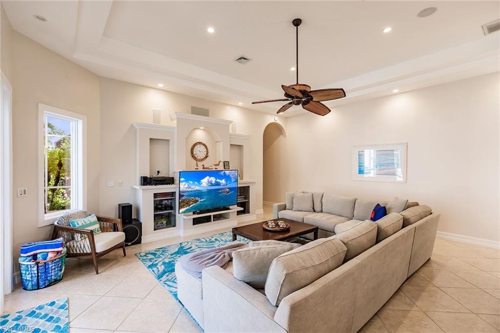 950 Snowberry CT