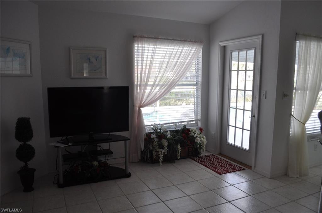 431 Dundee CT photo 11