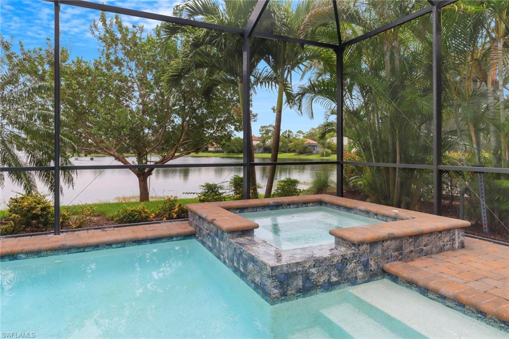 Sparkling swimming pool & spa on the screened lanai