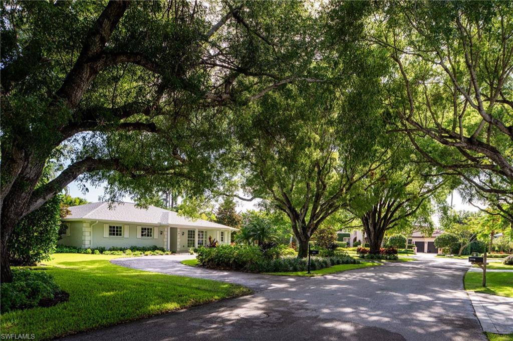 View of front of house featuring a front yard