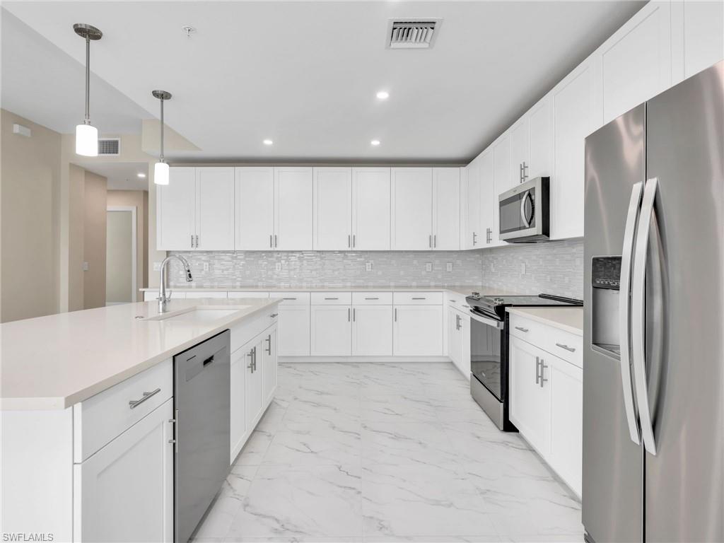 257 Indies Dr E 102 photo 16