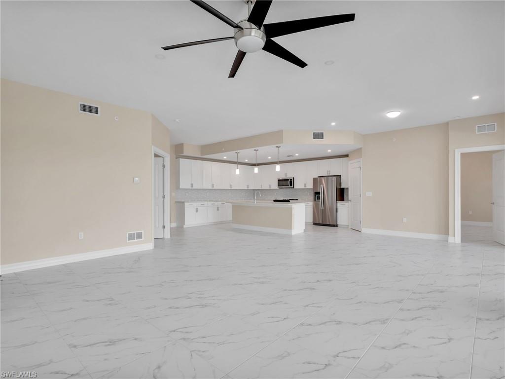 257 Indies Dr E 102 photo 12