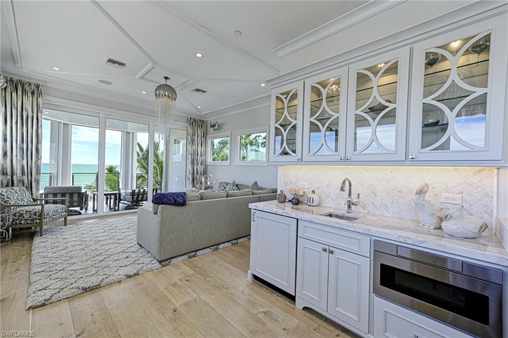 4th Floor cloud/family room