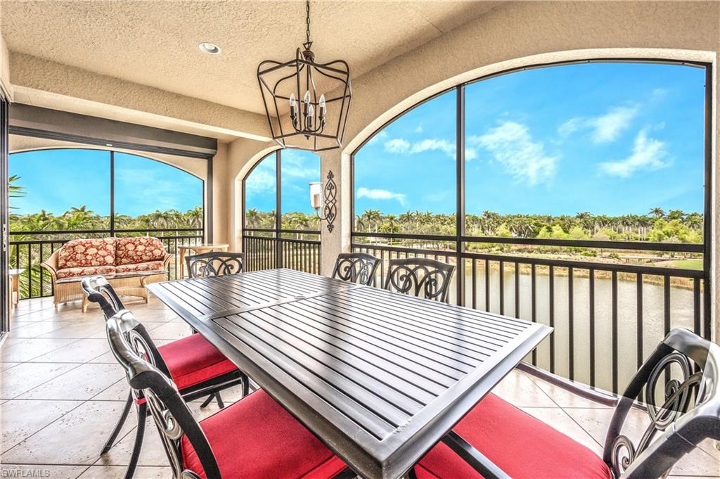 Arched openings to maximize your tropical golf views.