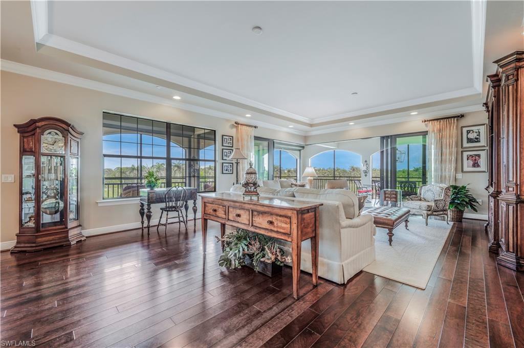 Rich wood flooring & 10' 6" ceilings..