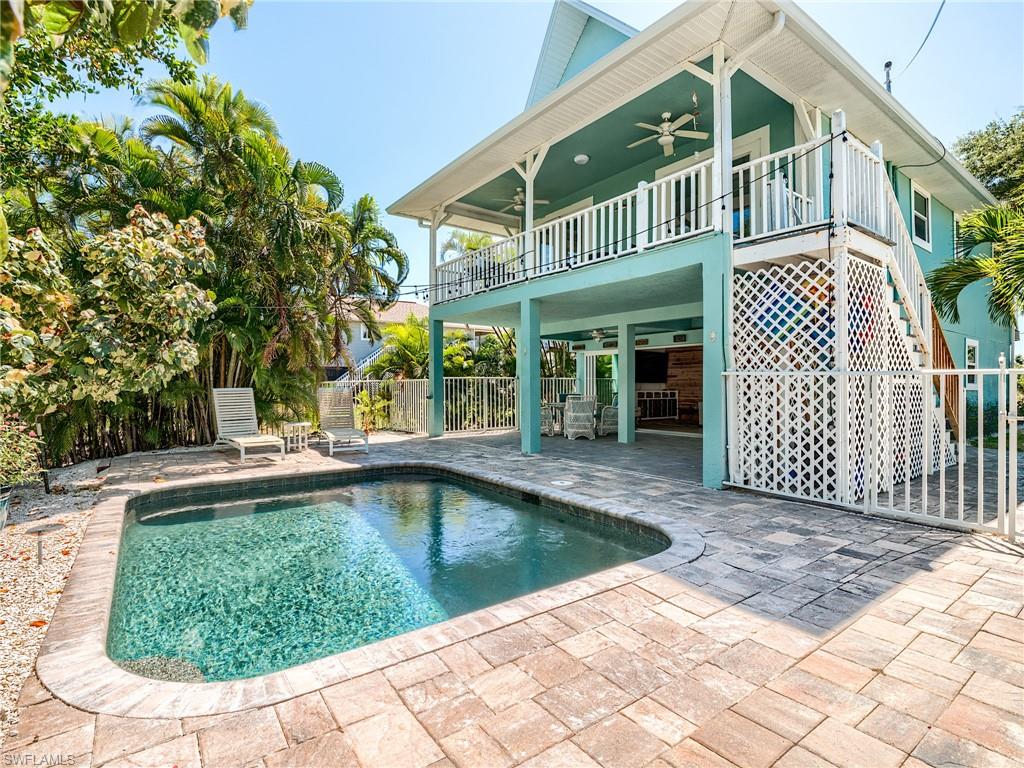 Private Backyard Pool!
