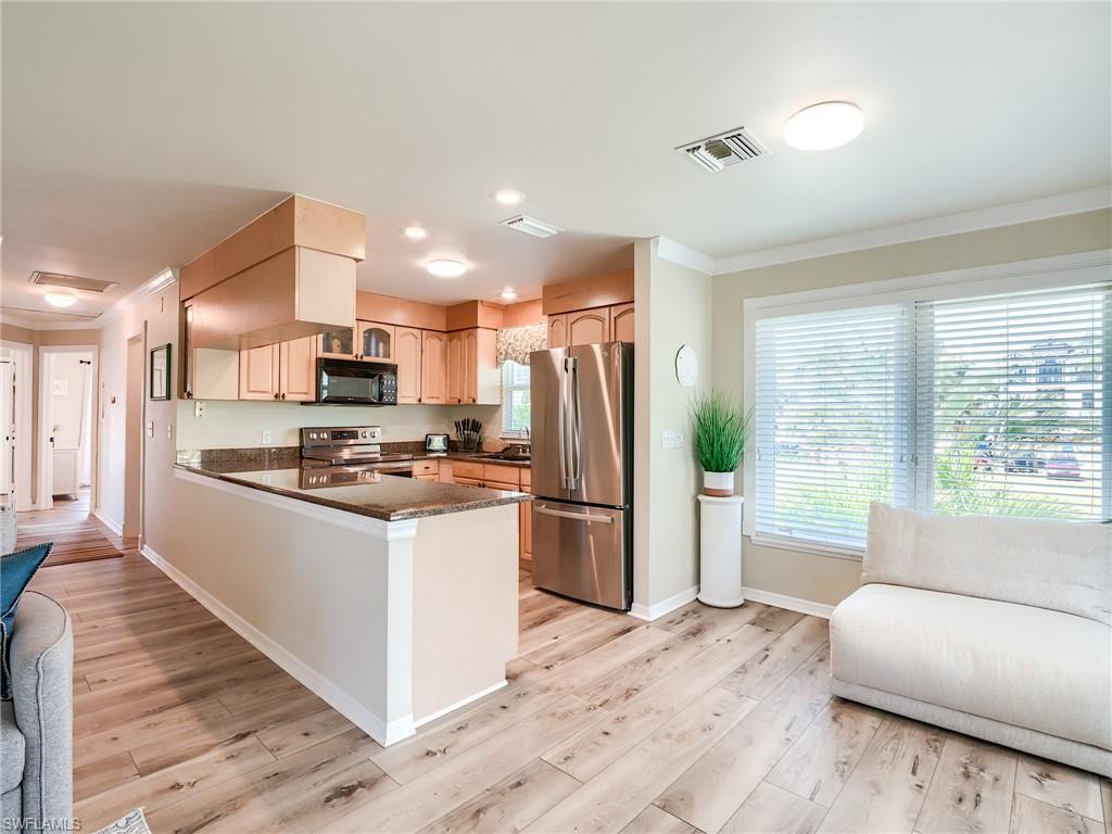 Beautiful LIght & Bright Florida Living!