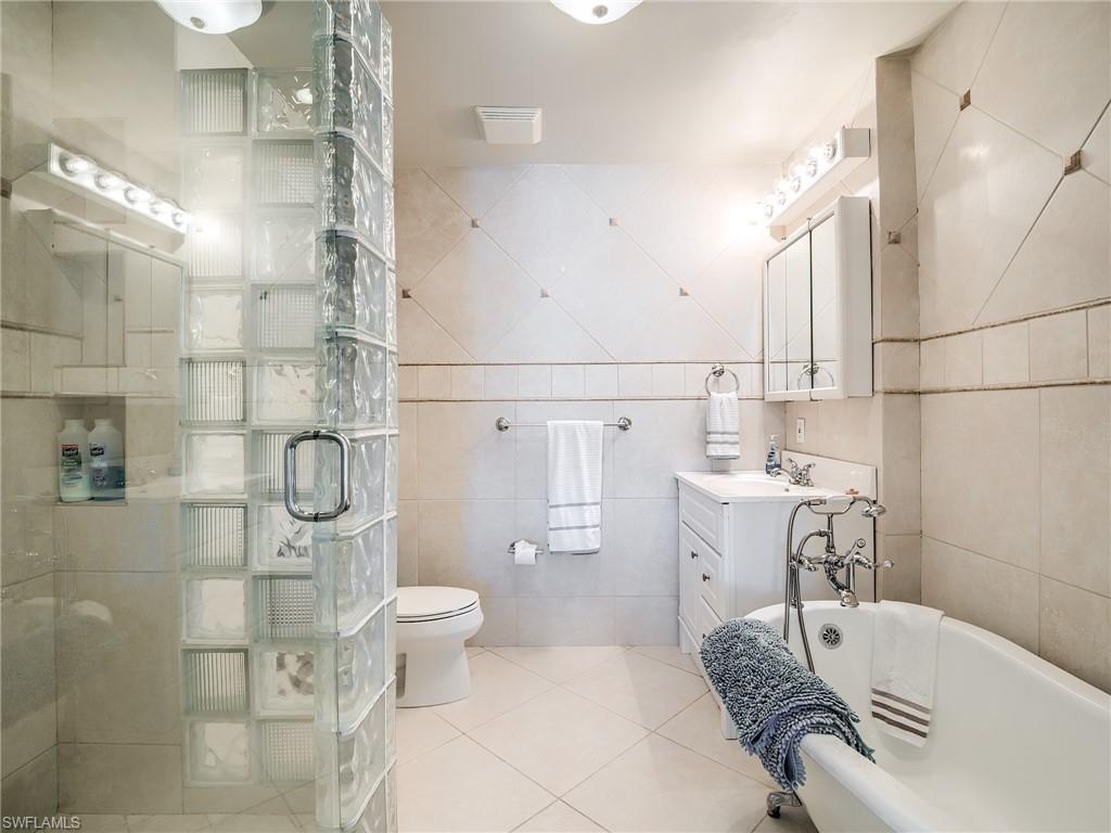 Master Bath With Shower & Tub!